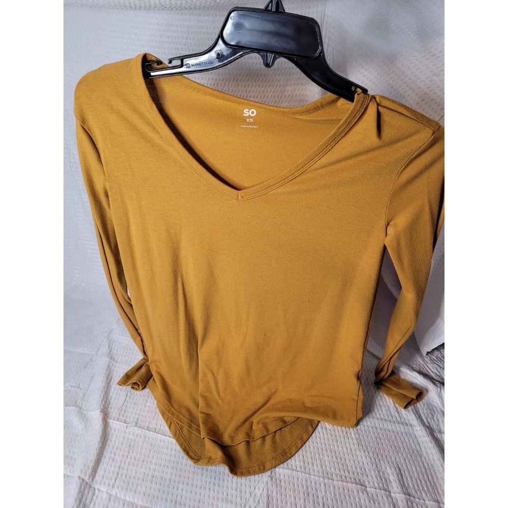 SO Womens‎ XS Mustard Yellow Long Sleeve V-Neck Curved Hem Jersey Top